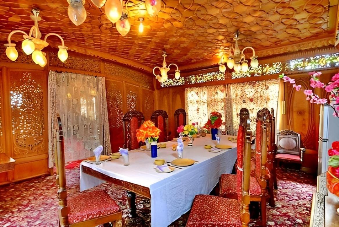 Heritage Amina Group Of Houseboats Hotel Srīnagar Kültér fotó