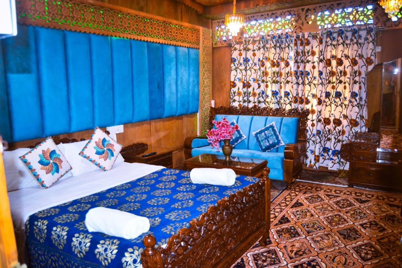 Heritage Amina Group Of Houseboats Hotel Srīnagar Kültér fotó