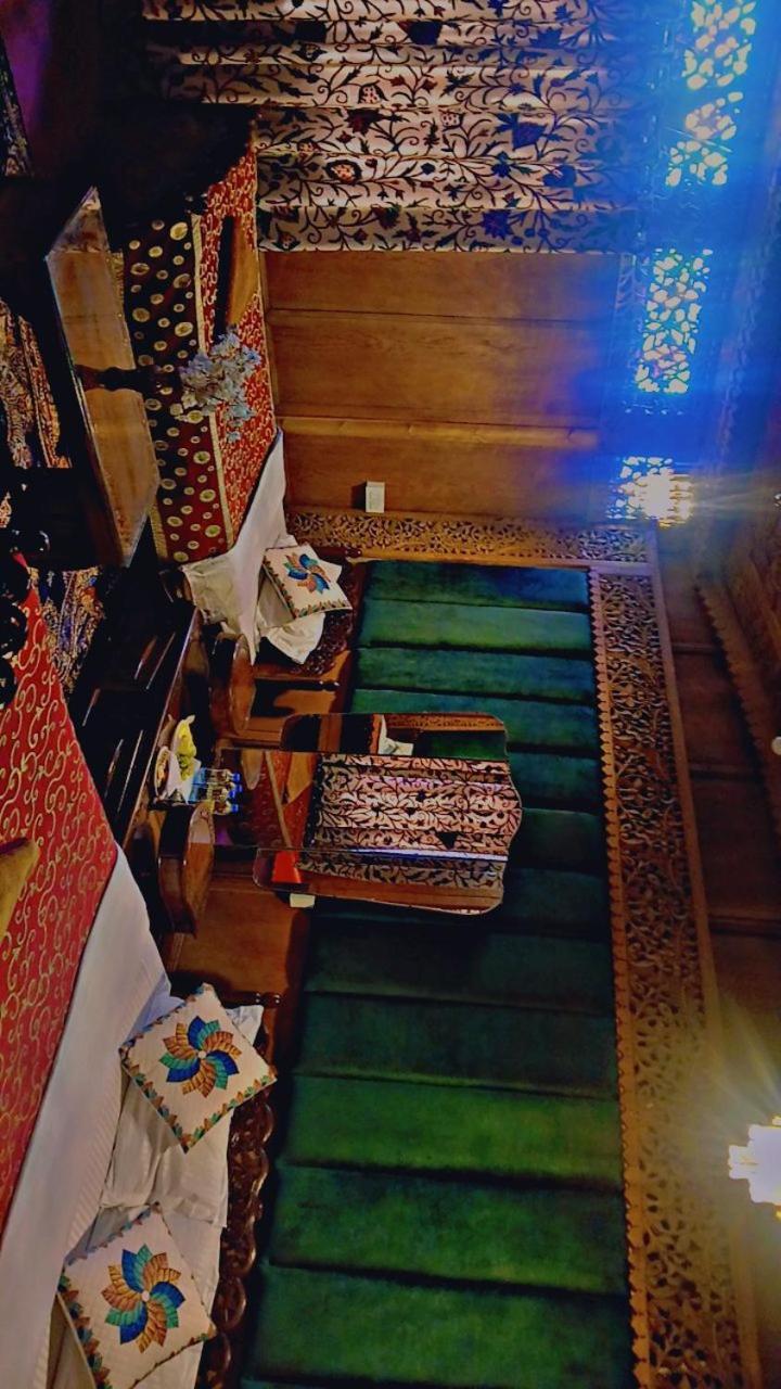 Heritage Amina Group Of Houseboats Hotel Srīnagar Kültér fotó
