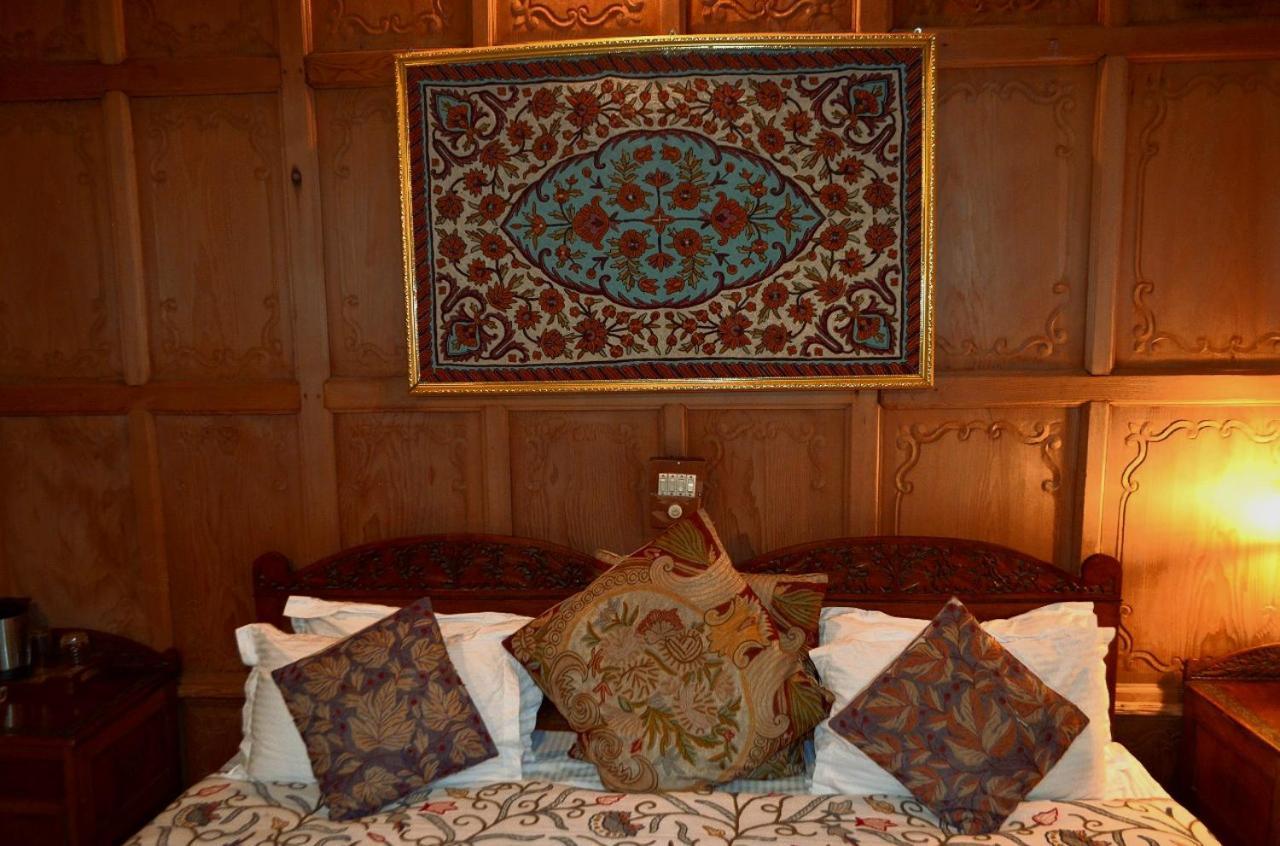 Heritage Amina Group Of Houseboats Hotel Srīnagar Kültér fotó