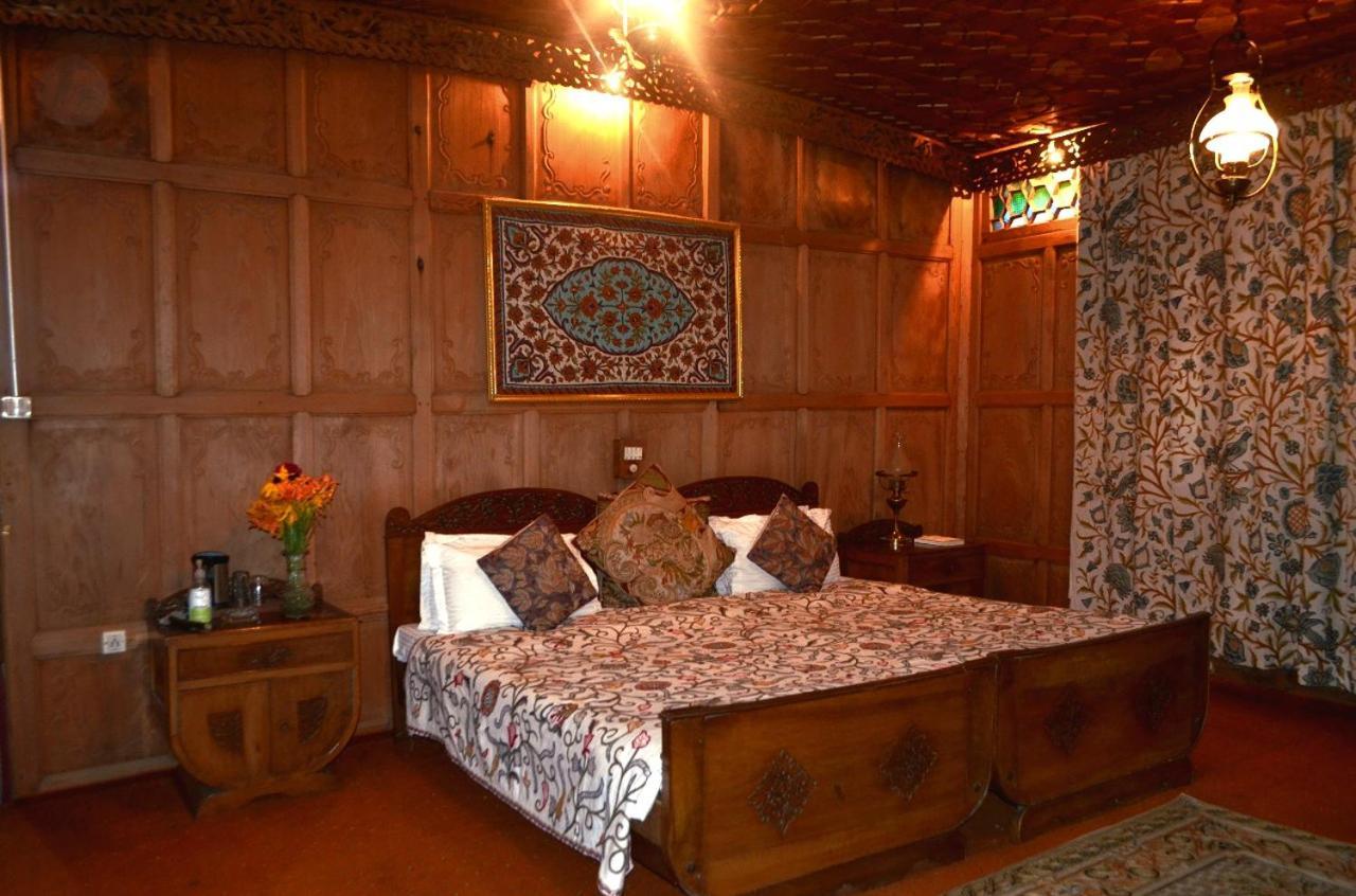 Heritage Amina Group Of Houseboats Hotel Srīnagar Kültér fotó