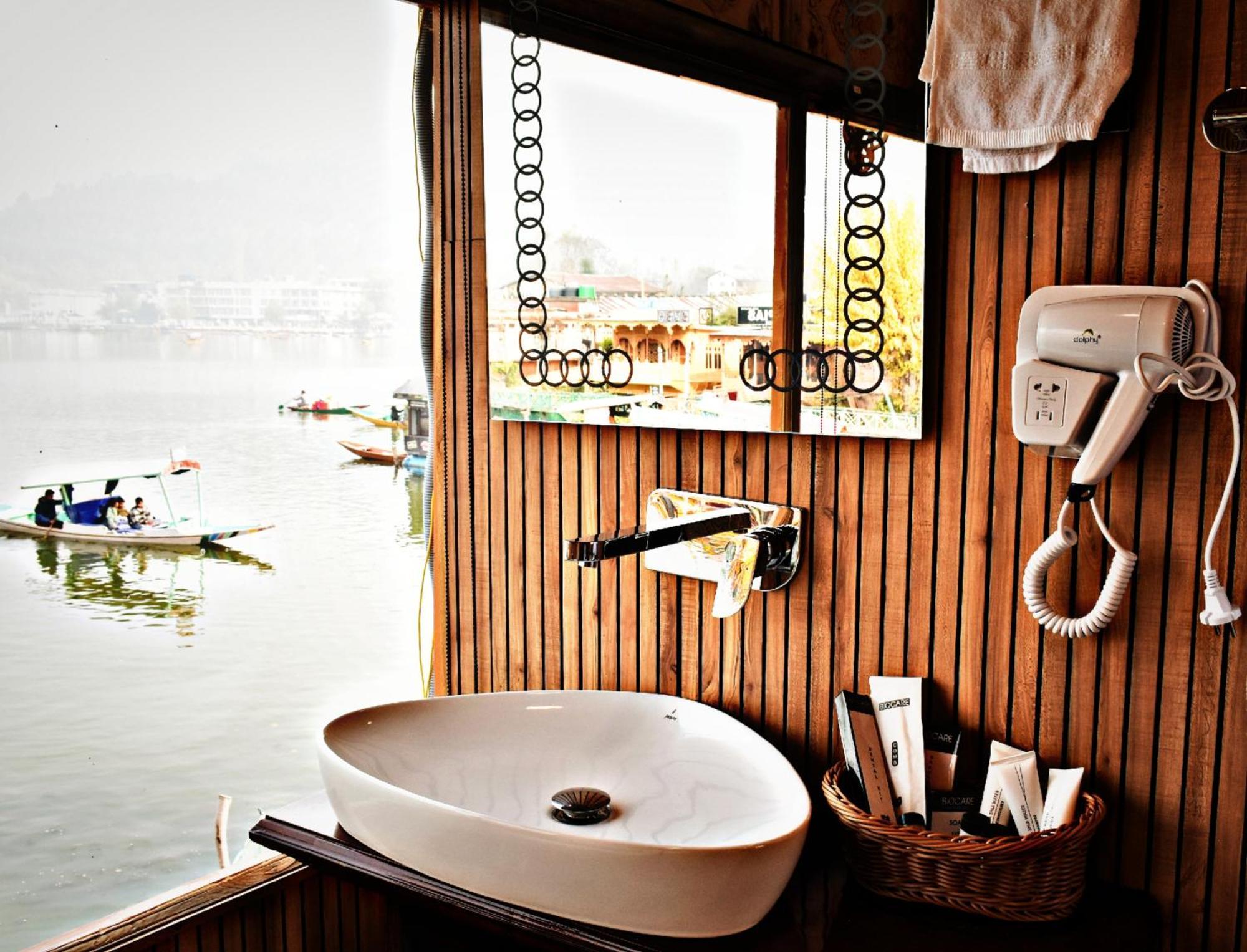 Heritage Amina Group Of Houseboats Hotel Srīnagar Kültér fotó